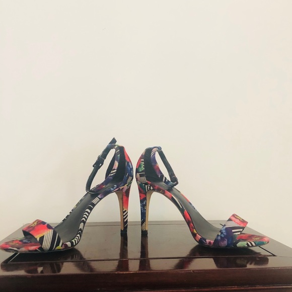 High Heel shoes - Picture 4 of 5